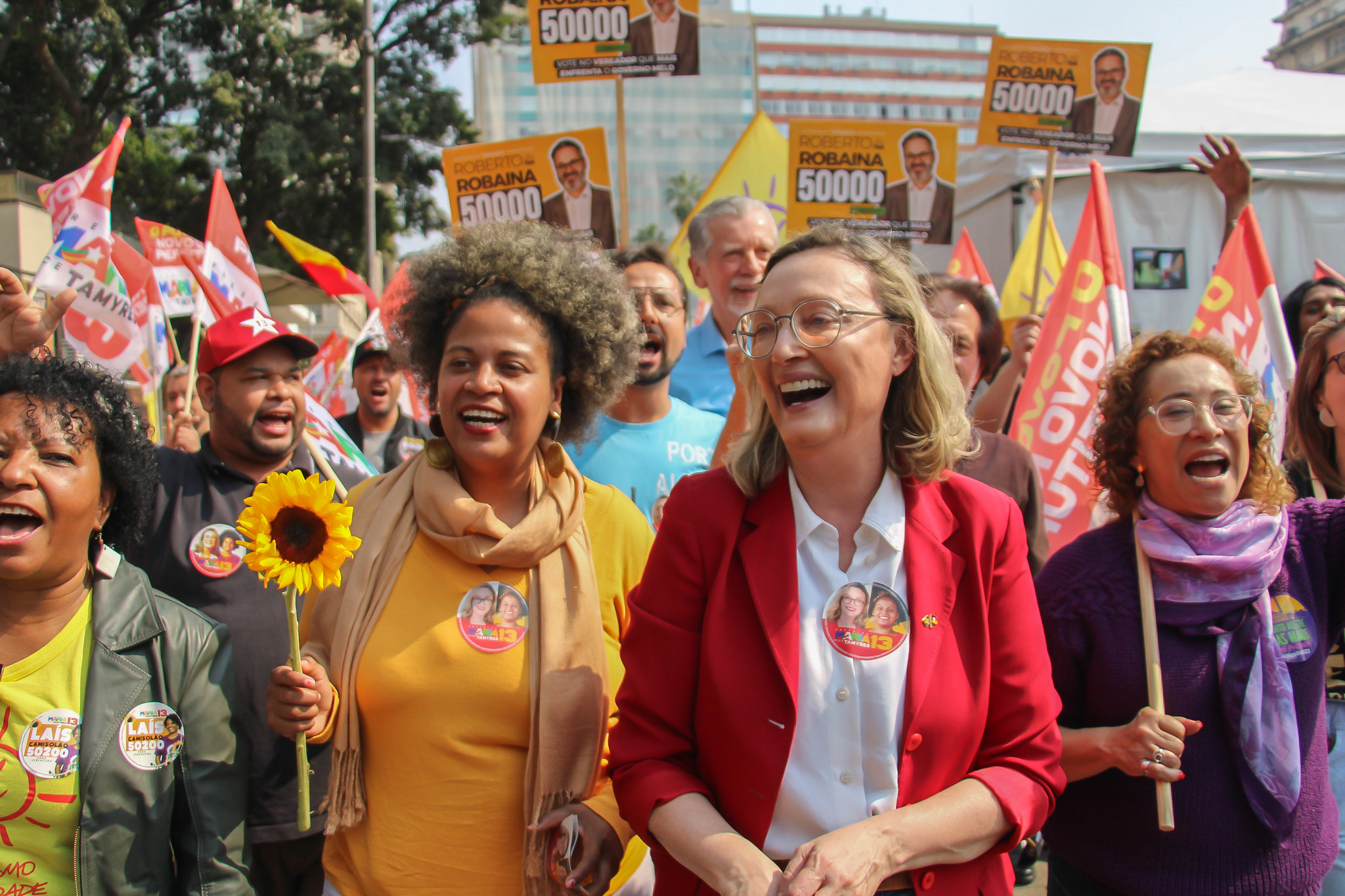 Maria e Tamyres iniciam campanha no meio do povo porto-alegrense